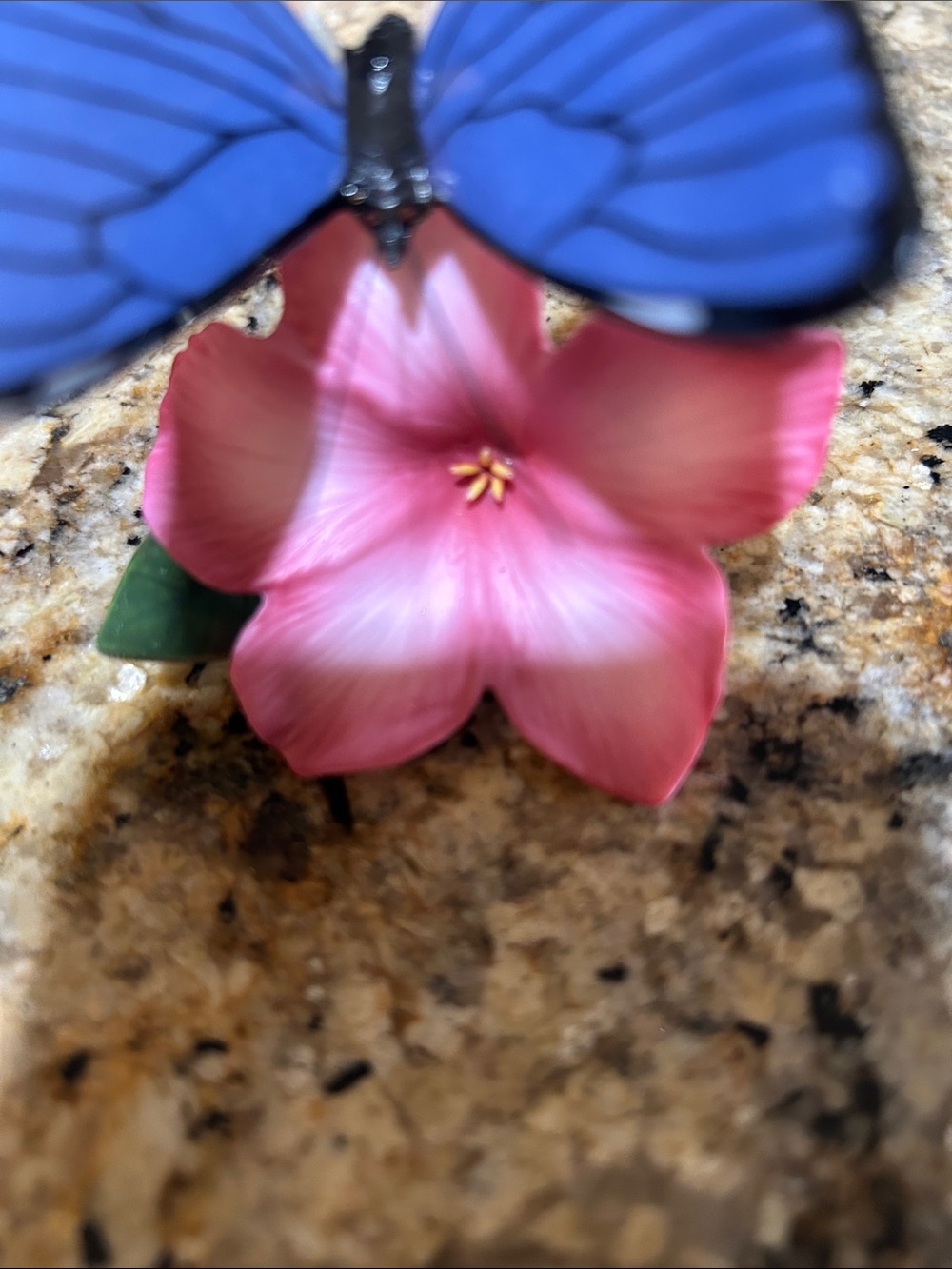 Franklin Mint "Butterflies of the World" blue morpho butterfly on a pink flower - Picture 7 of 10